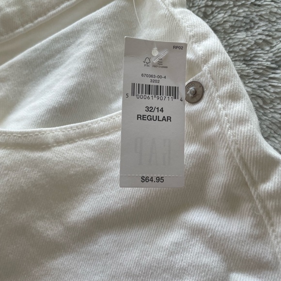 GAP SHORTS! TAGS ON!⭐️ - Picture 2 of 5